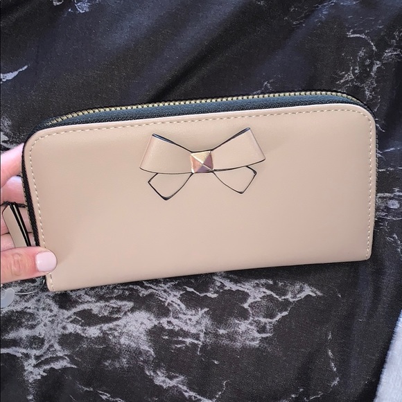 Handbags - New!! Bow tie wallet